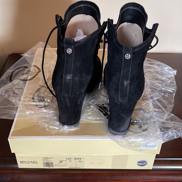 Women Michael Kors Elegant Women Black… Worn a few times Condition Good -Suede - Picture 4 of 5